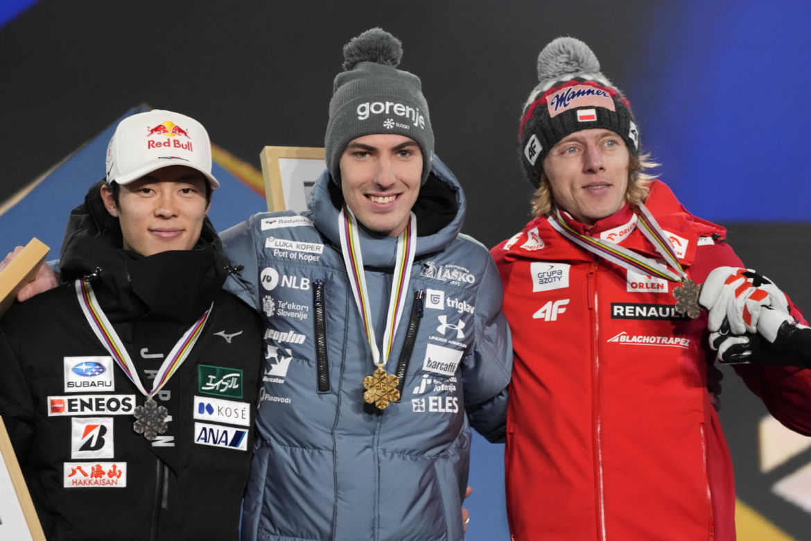 Wielka chwila Dawida Kubackiego! Polak odebrał brązowy medal mistrzostw świata.