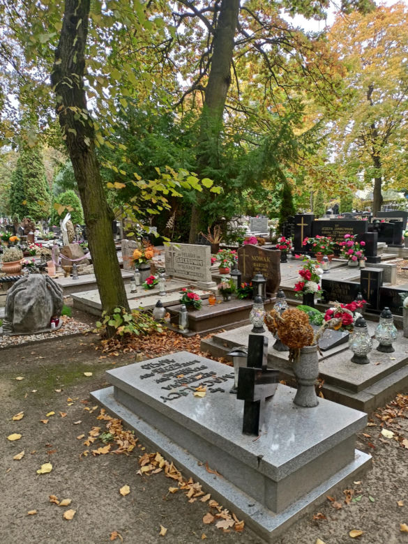 Ceny zniczy i wiązanek. Cmentarz Winiarski - Piątkowo Poznań