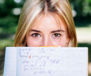 Szybka kartkówka z matematyki. Obliczysz, ile to jest 84:7×3!+0:14+11=? Na podanie prawidłowej odpowiedzi masz 20 sekund
