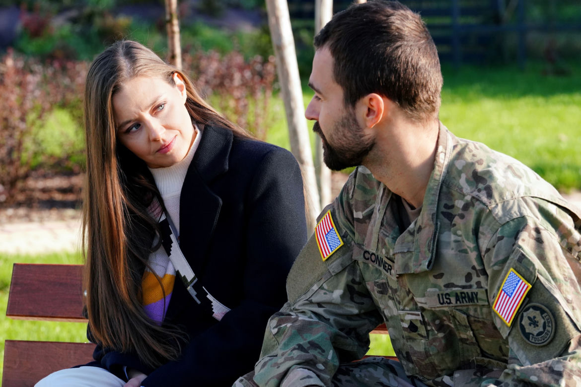 Barwy szczęścia odc. 2791. Gabrysia Niedzielska (Marta Juras), żołnierz Jack (Paweł Peterman)