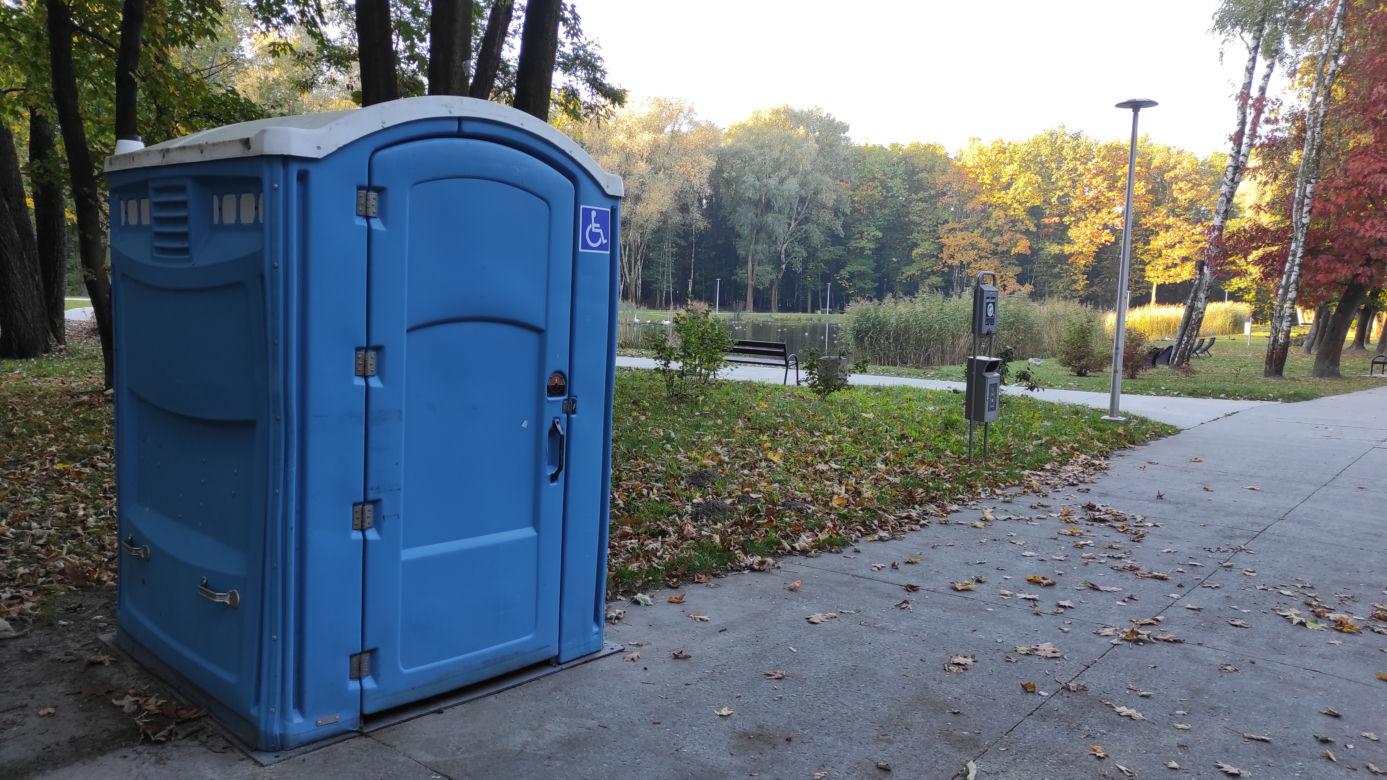 Toalety w Parku Piaskówka w Tarnowie