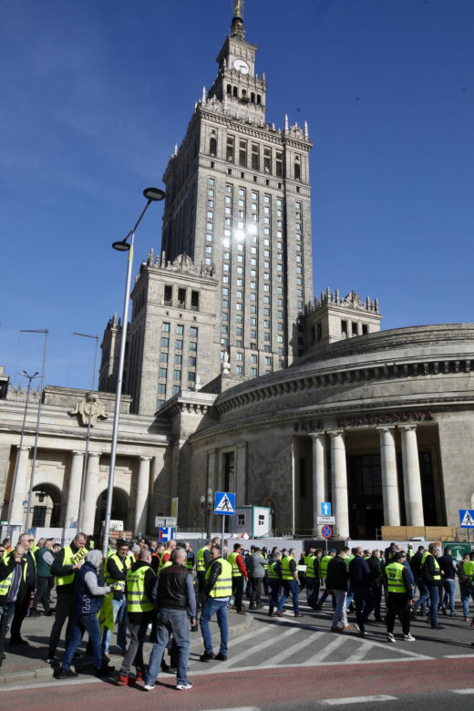 Wielki protest taksówkarzy w centrum Warszawy. Chcą podniesienia stawek!