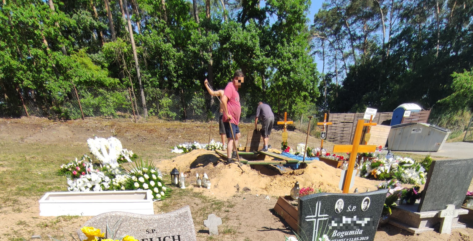Pogrzeb 12-letniej Wiktorii w Brzozie. Uroczystości na cmentarzu
