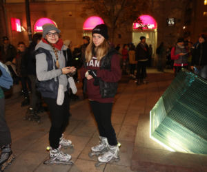 Nightskating. Warszawiacy przejechali stolicę na rolkach [Zdjęcia]