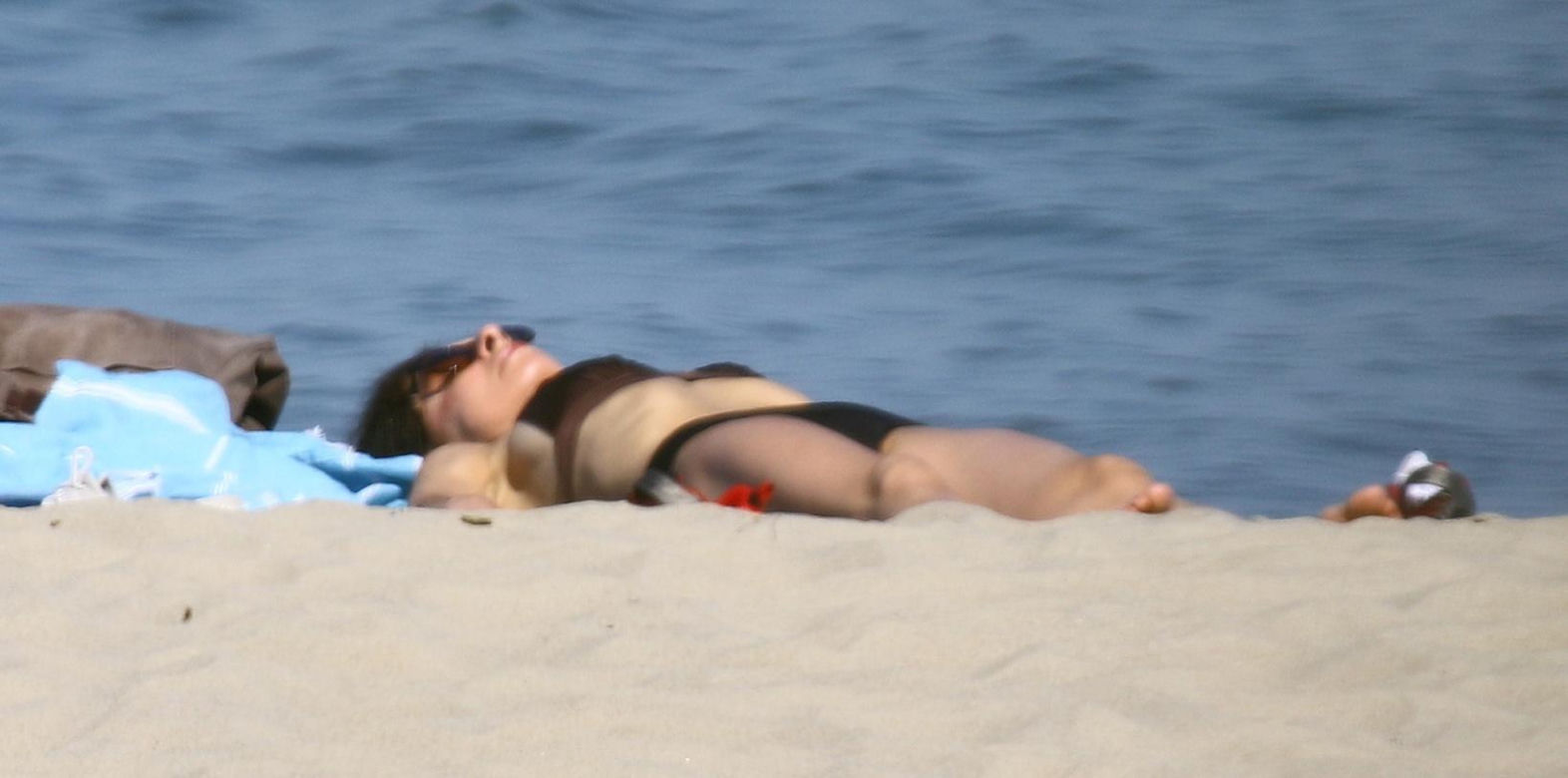 Marta Kaczyńska z mężem i synem na plaży