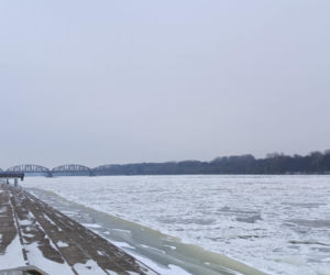 W Toruniu zamarzła Wisła