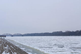 W Toruniu zamarzła Wisła