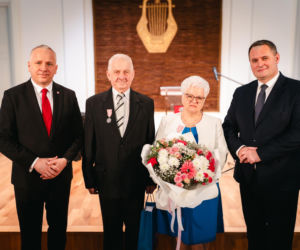 Złoty Gody par małżeńskich w Siedlcach - wręczenie pamiątkowych medali