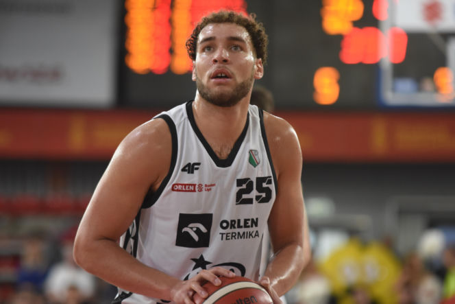 Legia Warszawa musiała uznać wyższość Dzików w derbowym starciu na Bemowie