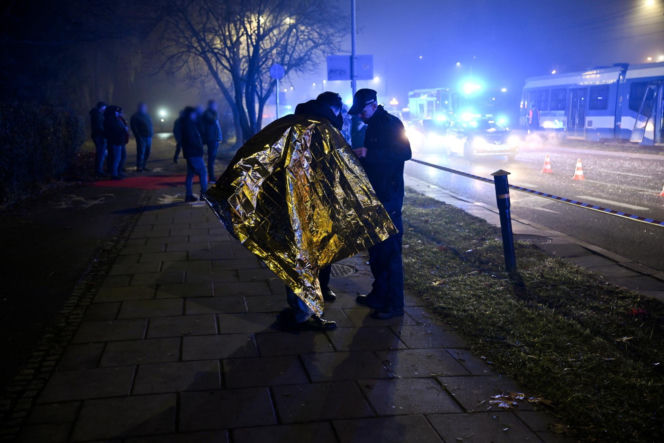 PILNE. Zderzenie tramwajów w Krakowie! Katastrofa na torach, 34 poszkodowanych!