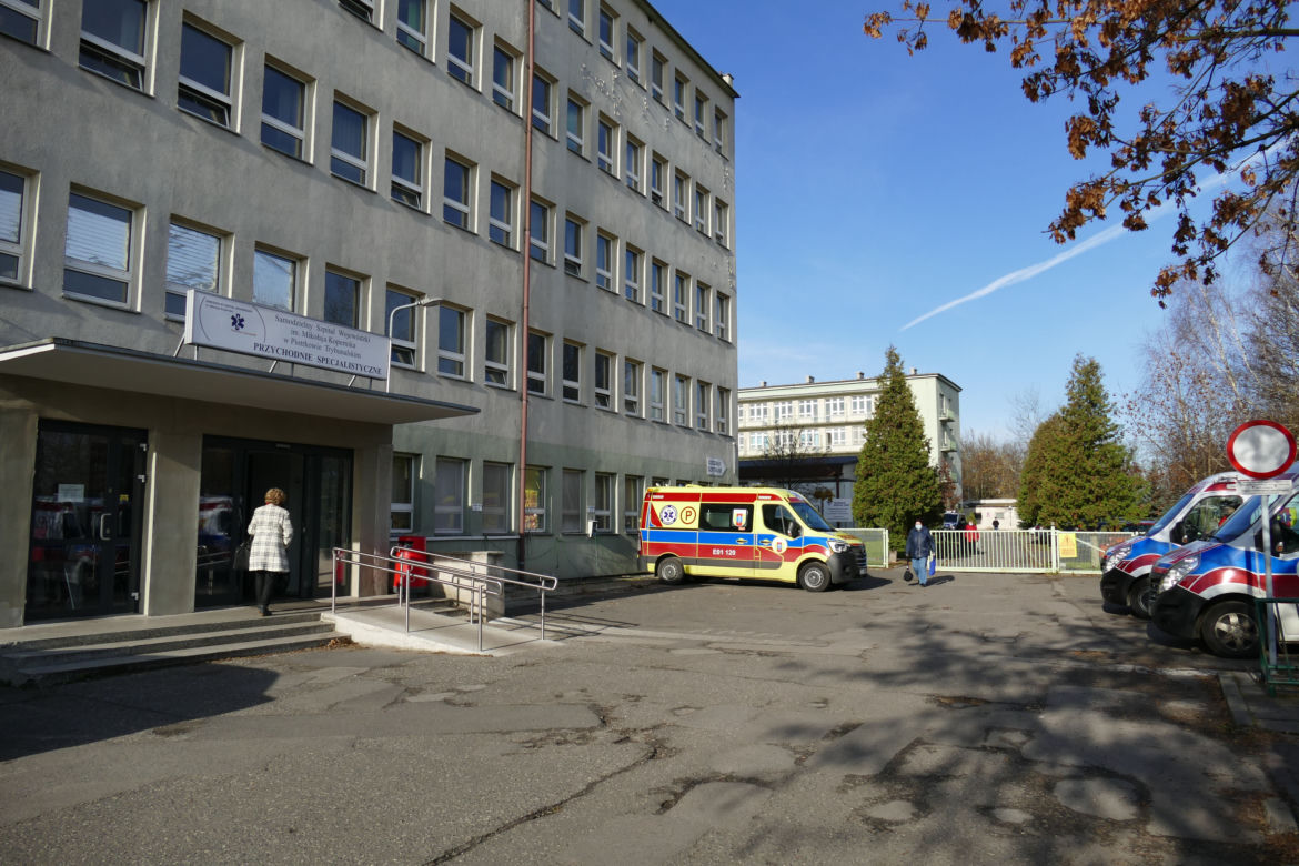 Pielęgniarka zmarła w domu, bo kazano jej czekać na wynik testu