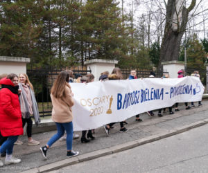 VI LO murem za Bartoszem Bielenią