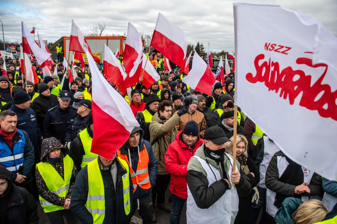 Strajk rolników. Ciągniki blokują drogi w całej Polsce. Gigantyczne utrudnienia