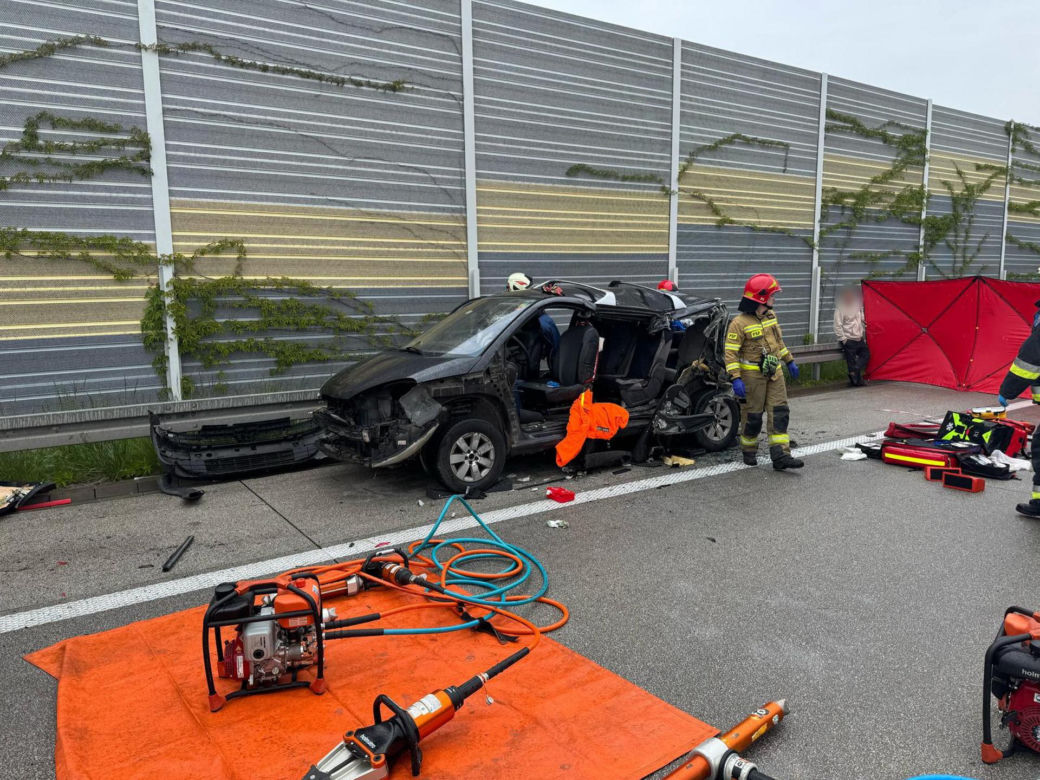 Wypadek w Szklanej Hucie pod Sieradzem na trasie S8 [ZDJĘCIA]