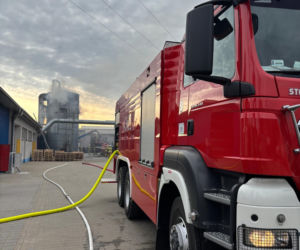 Wybuch i pożar silosu w zakładzie produkcyjnym w Gręboszowie