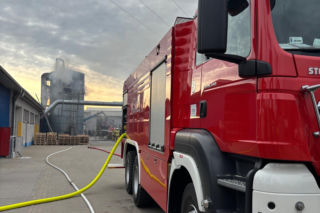 Wybuch i pożar silosu w zakładzie produkcyjnym w Gręboszowie