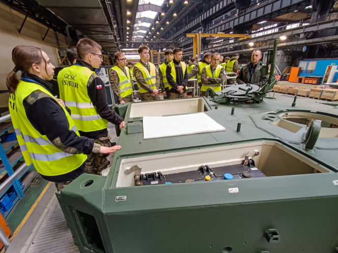 Bumar-Łabędy a produkcja K2PL. Co wypełni lukę produkcyjną i zabezpieczy przyszłość zakładu?