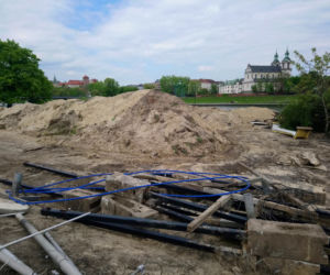 Kraków: Plaża przy Forum znika bezpowrotnie