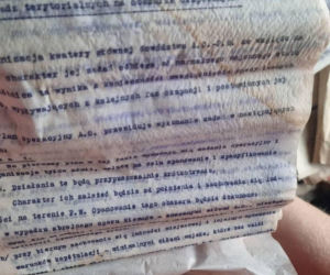 Pod podłogą mieszkania na Saskiej Kępie znajdowała się skytka z dokumentami i prywatnymi rzeczami z czasów okupacji