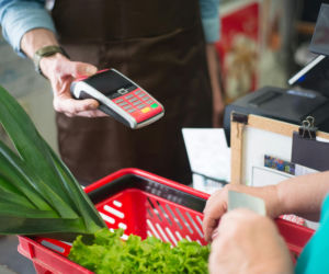 Ukryte sztuczki sklepów. Jak markety tobą sterują?