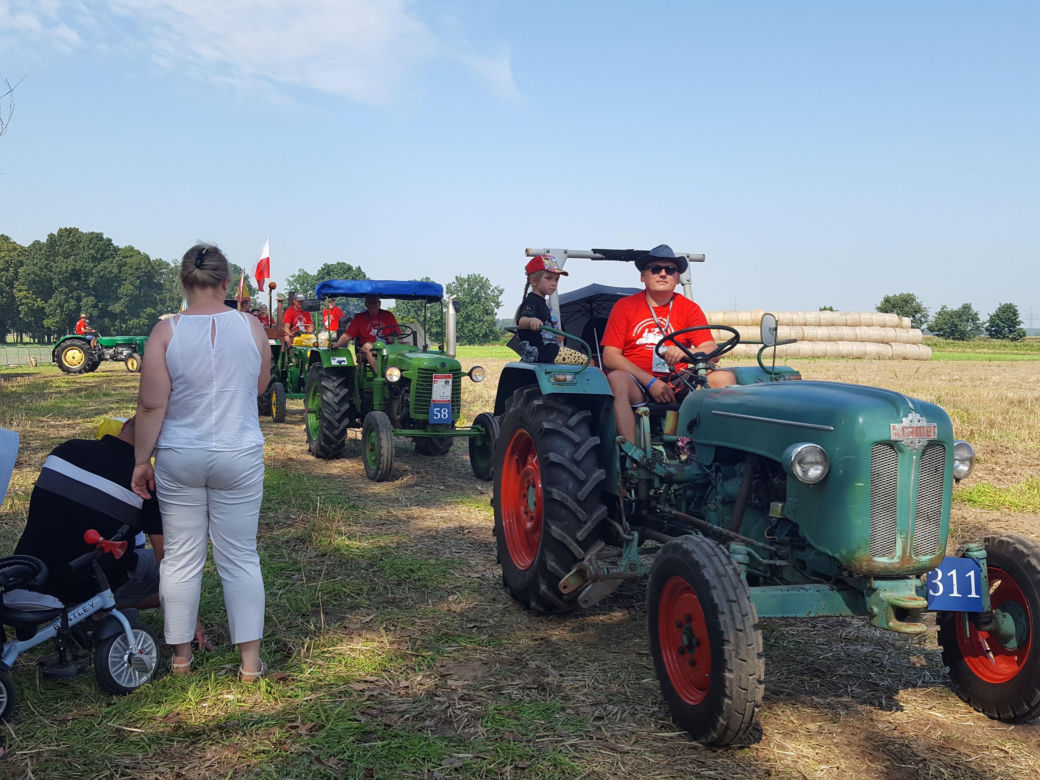 Festiwal starych ciągników w Wilkowicach. Setki maszyn, tysiące widzów i upał