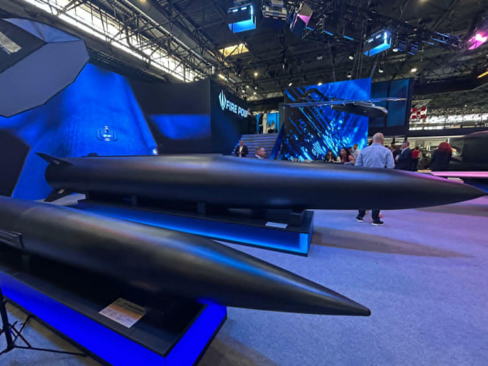 FP-5 „Flamingo” i makiety rakiet FP-7 oraz FP-9