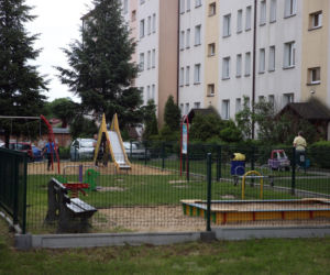 Plac zabaw w Libiążu na którym doszlo do próby uprowadzenia 7 latka