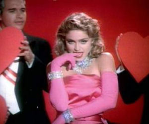 MADONNA OFERUJE LODA ZA GŁOS NA HILLARY.