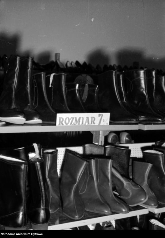 QUIZ PRL. Te ubrania wyszły z mody, a były hitem w Polsce Ludowej. Czy je pamiętasz?