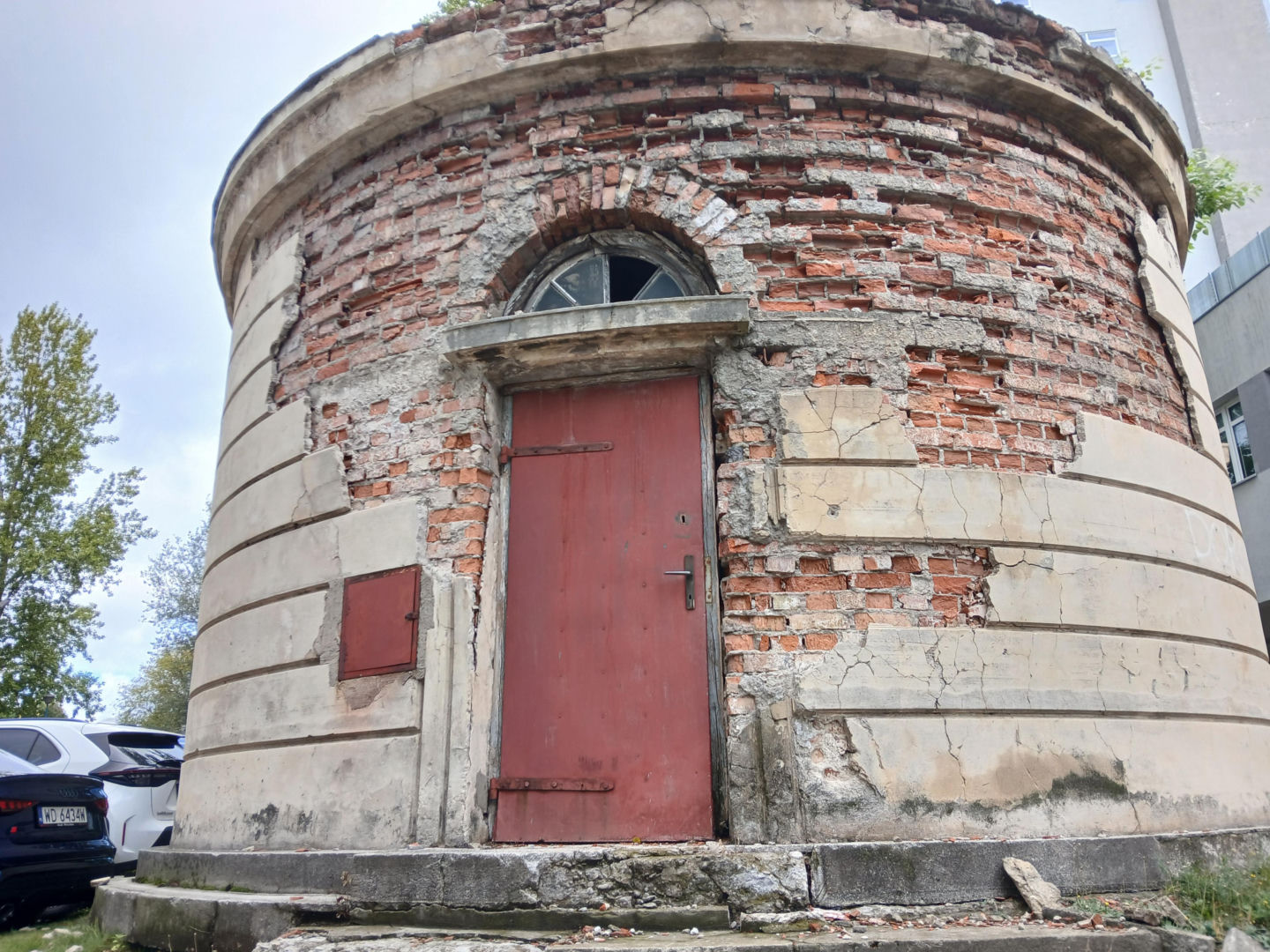 Zabytkowa rotunda na terenie szpitala MSWiA w Warszawie