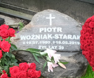 Jak zmienił się grób Piotra Woźniaka-Starak?