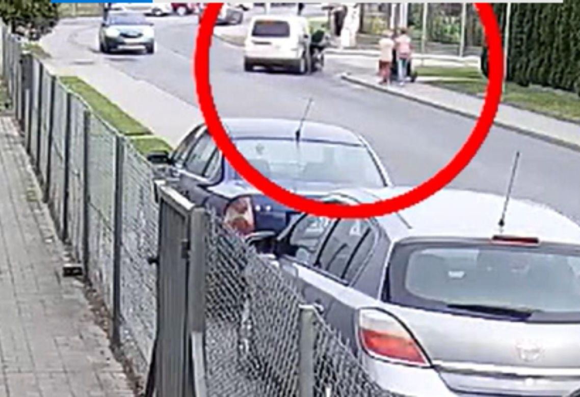 Wyprzedzając nastolatka na skrzyżowaniu, kobieta zajechała mu drogę