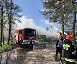Pożar składowiska w Łowiczku! 19 zastępów straży pożarnej w akcji
