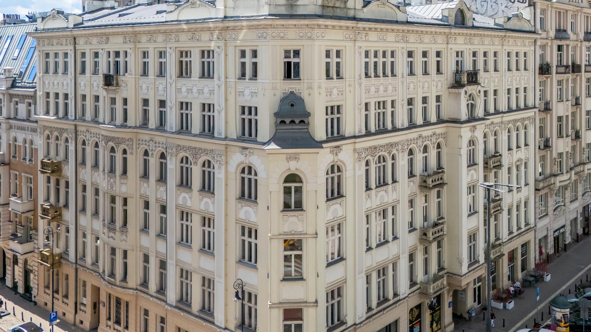 Południowa pierzeja Alej Jerozolimskich w centrum Warszawy