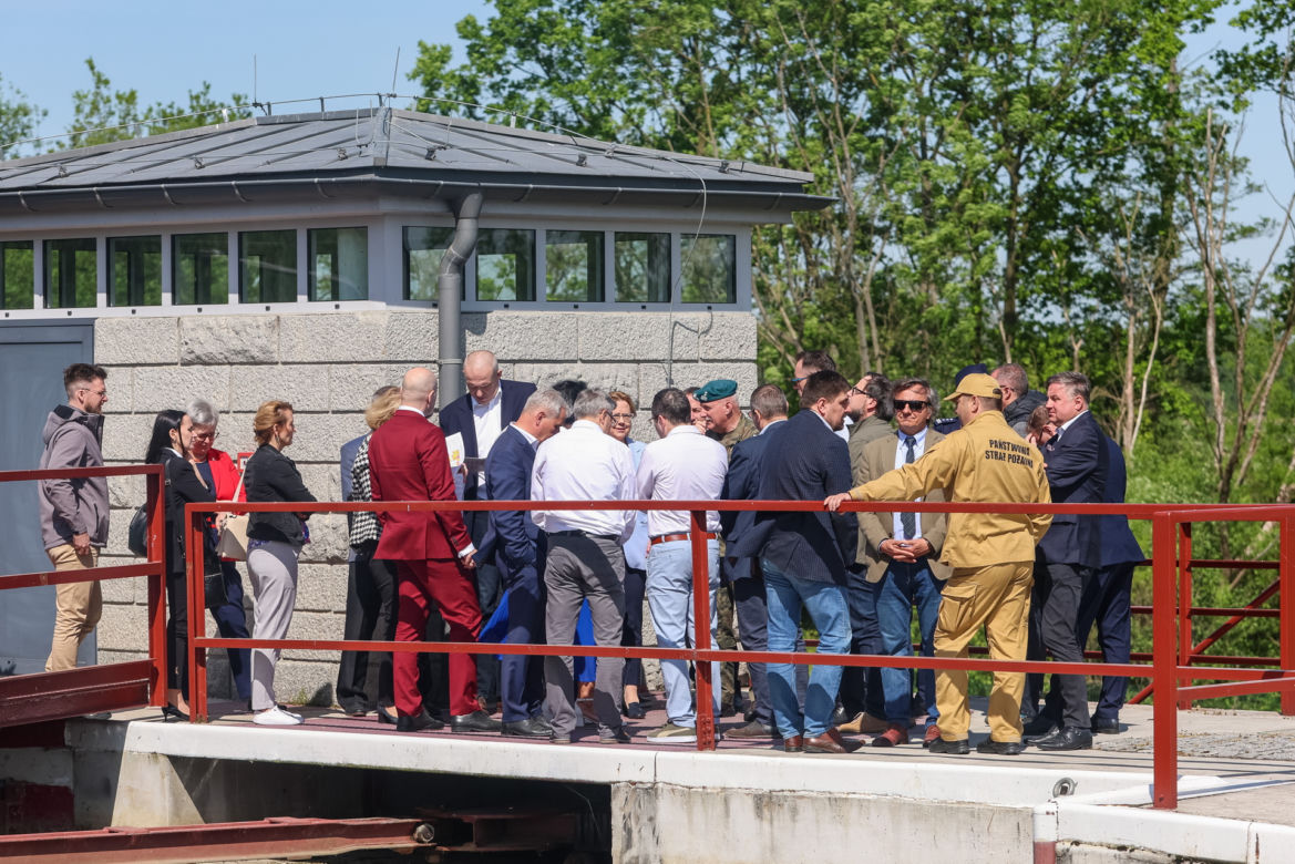 Minister Moskwa walczy ze złotą algą