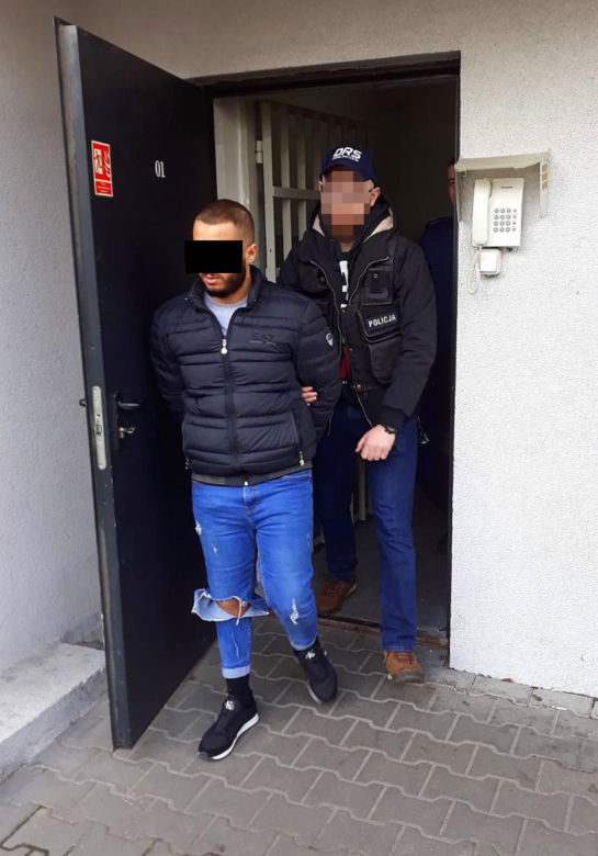 108 tysięcy złotych w aucie oszustów "na wnuczka"