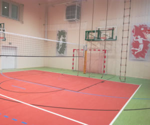 Jak wygląda rozbudowana część Szkoły Podstawowej w miejscowości Dąbrówka Stany przed zakupem wyposażenia?