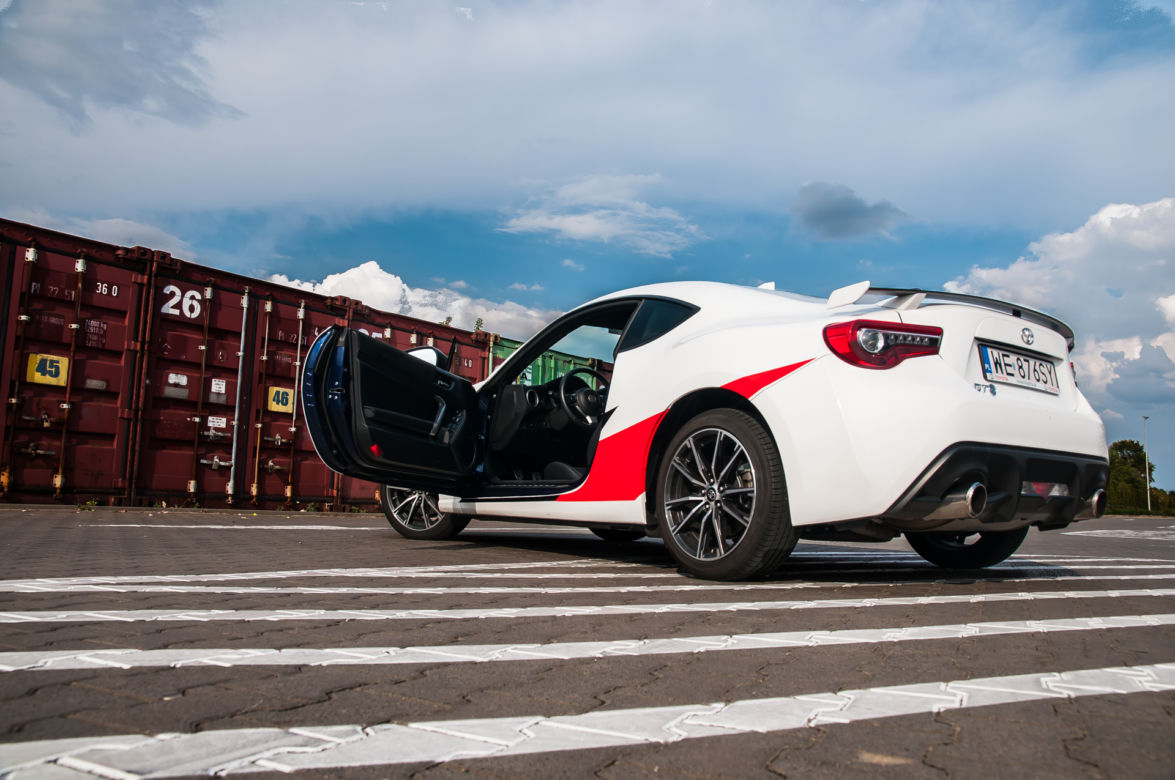 Toyota GT86 2.0 Boxer 200 KM 6MT 