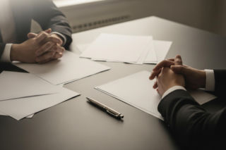 Oszustwo na pracownika ZUS wykryte. Ile stracili seniorzy i kto za tym stoi?