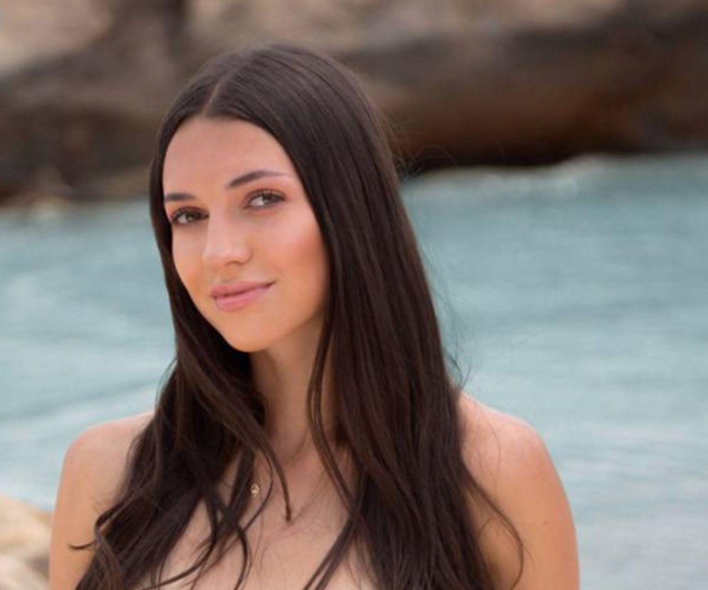 Portret Zofii Szwed, finalistki Miss Polski 2026, na tle wody i skał. O jej pasjach przeczytasz w serwisie Eska.