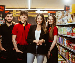 Zarobki w Biedronce poszły w górę. Tyle można zarobić w 2025 roku.