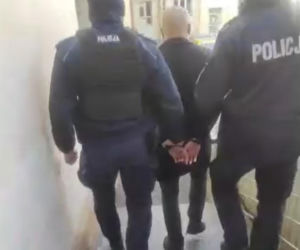 Sylwestrowa bójka pod Rzeszowem. Starli się kibole zwaśnionych klubów. Policja pokazała materiał z zatrzymanymi