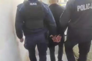 Sylwestrowa bójka pod Rzeszowem. Starli się kibole zwaśnionych klubów. Policja pokazała materiał z zatrzymanymi