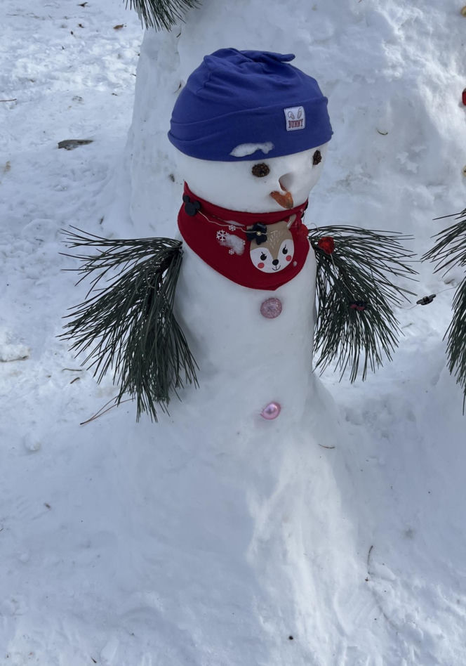 Rodzina bałwanów w Lublinie. Państwo Wrońscy zbudowali zimowy hit osiedla