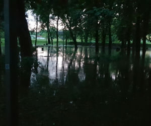 Skutki burz na Śląsku. Zalane ulice, stadion pod wodą! [ZDJĘCIA]