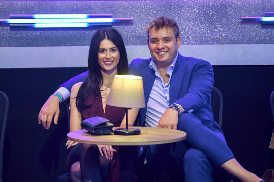 Roksana Węgiel i Kevin Mglej z dzieckiem na wakacjach