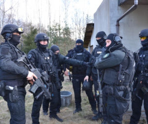 Tak wyglądały ćwiczenia antyterrorystów i ABW na terenach pod budowę drogi S14!