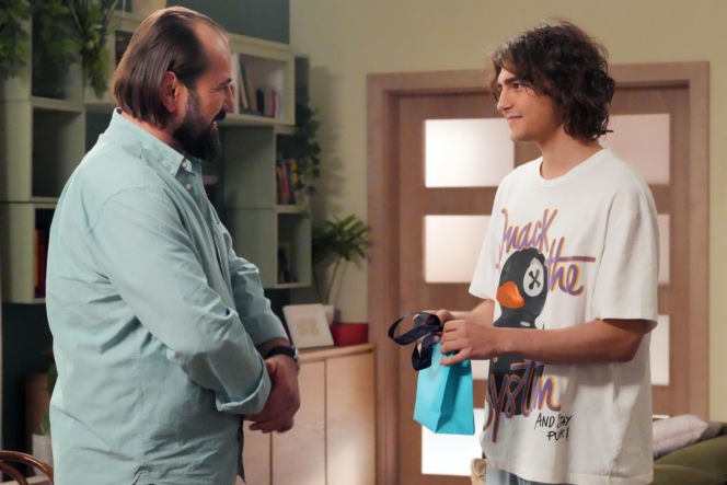 Barwy szczęścia, odc. 3283. Borys (Jakub Wieczorek), Romeo (Jacek Tyszkiewicz)