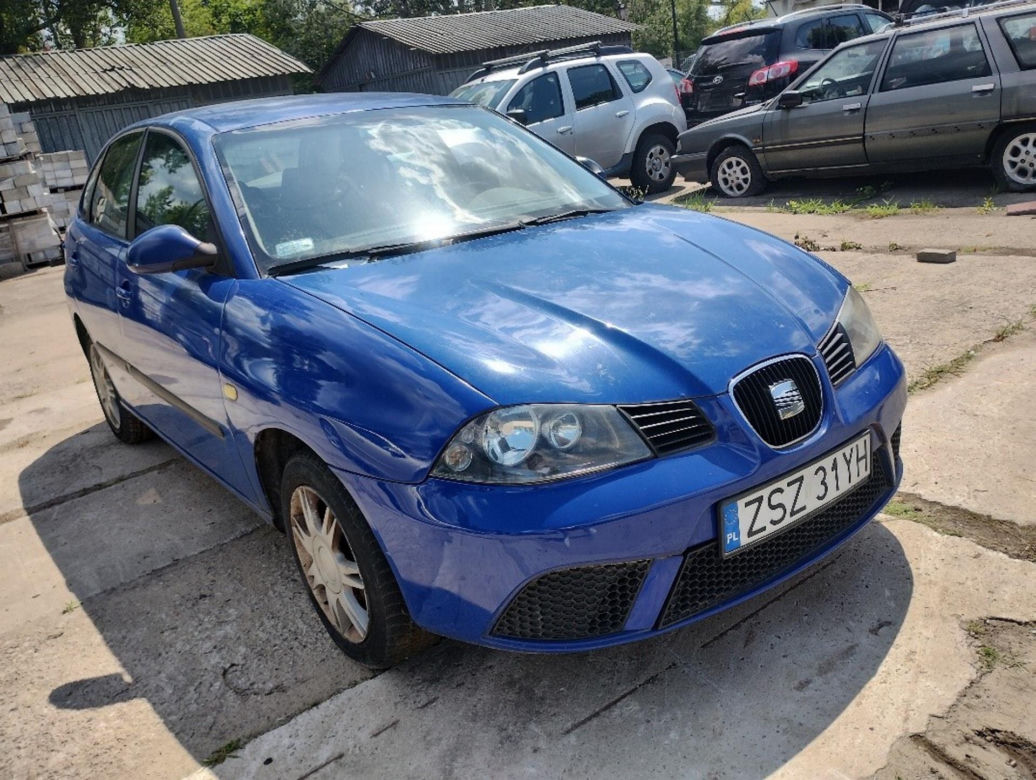 Drogowcy znów sprzedają wraki z ulicy. Wśród nich jest Chrysler w kwiatki