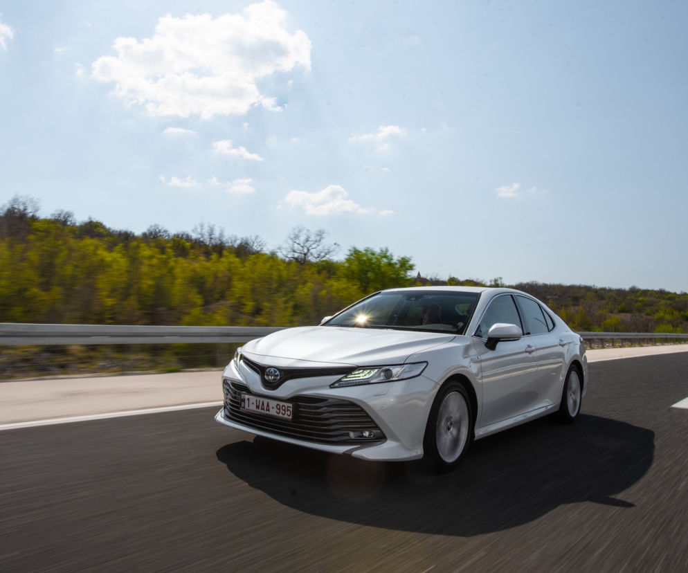 Toyota Camry 2.5 Hybrid Dynamic Force 218 KM e-CVT Executive